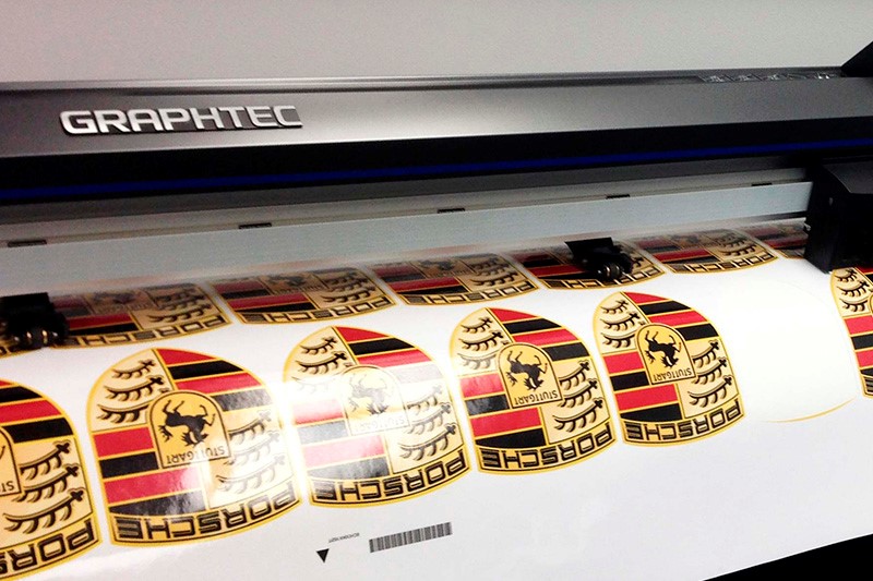 Печать фигурных наклеек