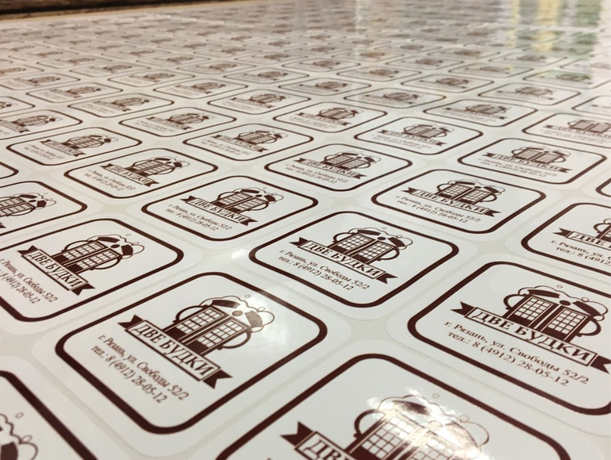 Изготовление стикеров с ламинацией