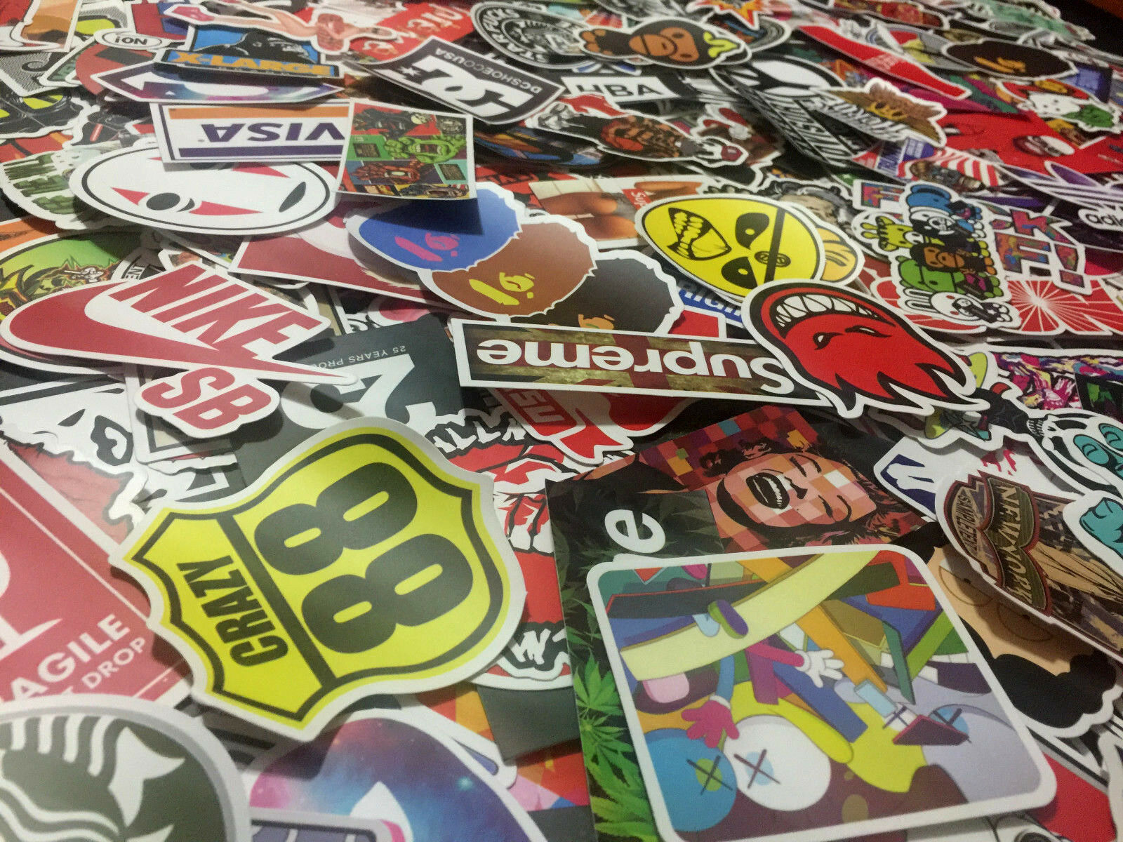 Печать наклеек и стикеров на ноутбук