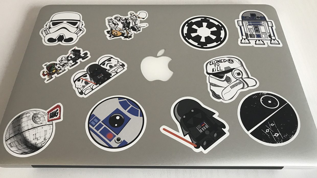 Печать наклеек и стикеров на ноутбук