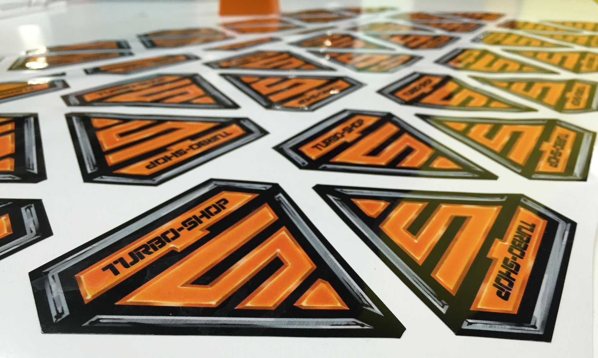 Печать стикеров на плёнке Orajet