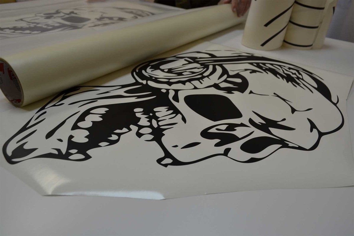 Печать стикеров на плёнке Orajet