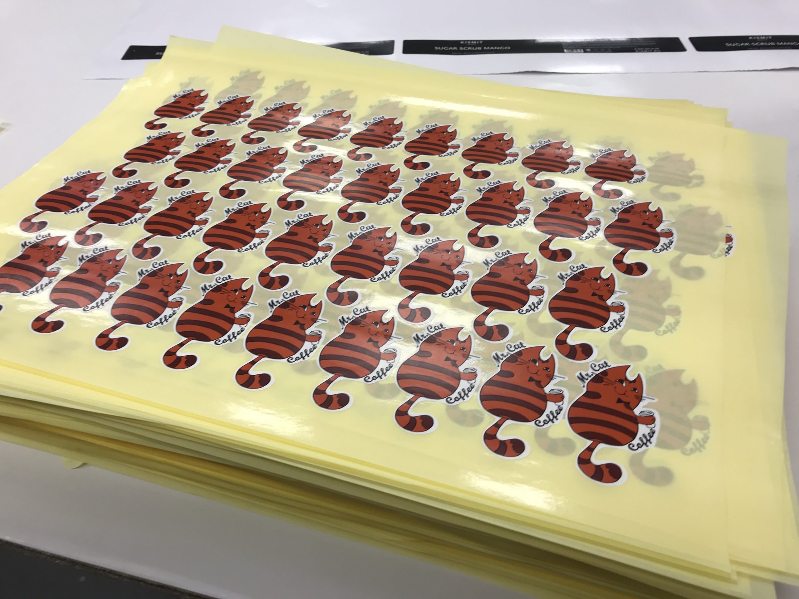 Плоттерная резка наклеек любой формы