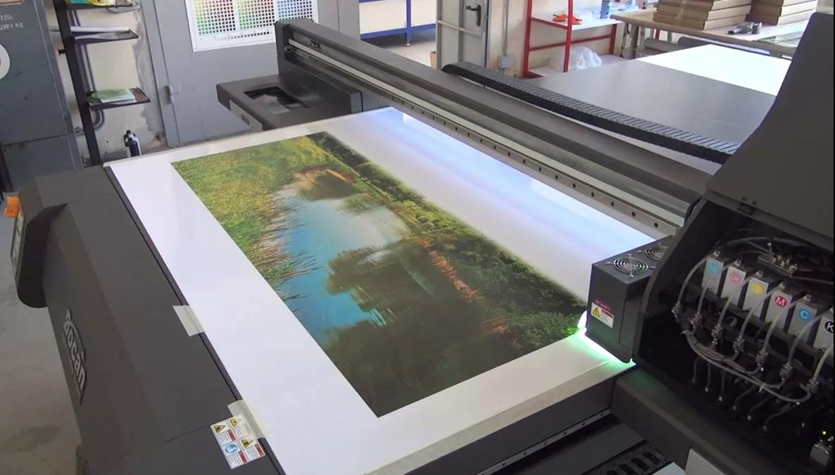 Интерьерная печать на пластике