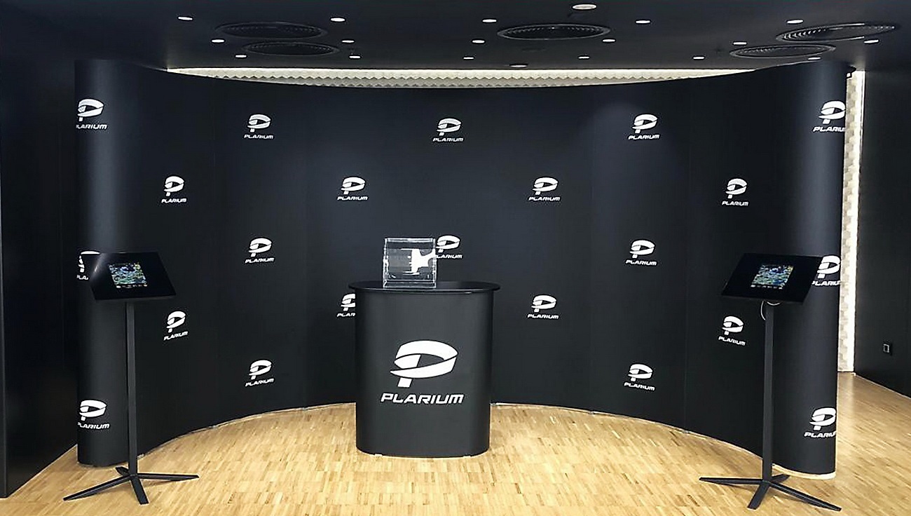 Изготовление brand wall для бизнеса