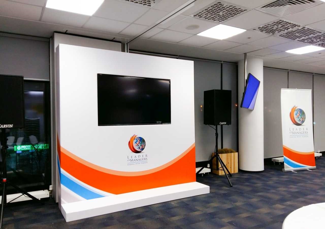 Изготовление brand wall для бизнеса