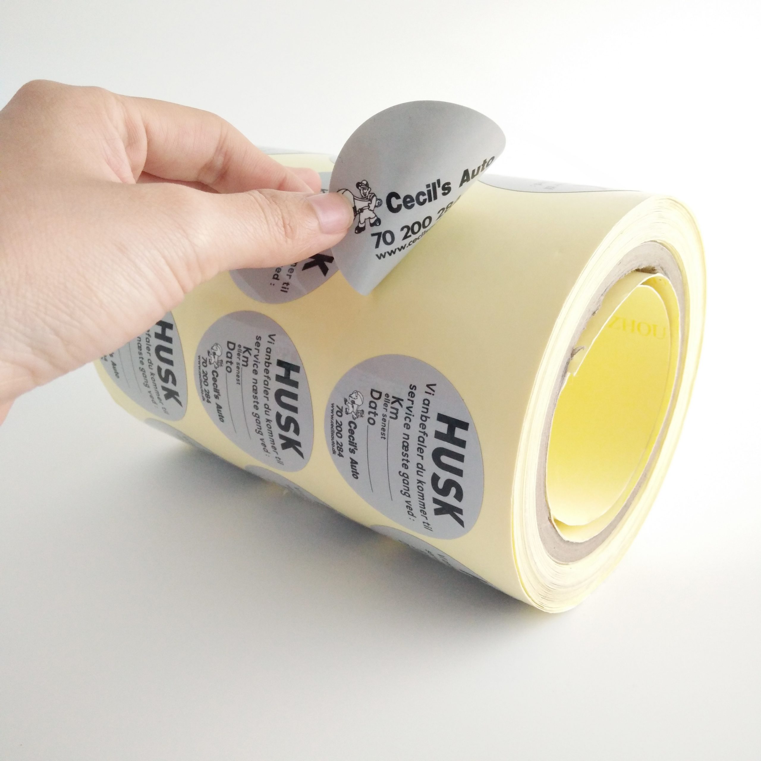 Печать двухсторонних наклеек