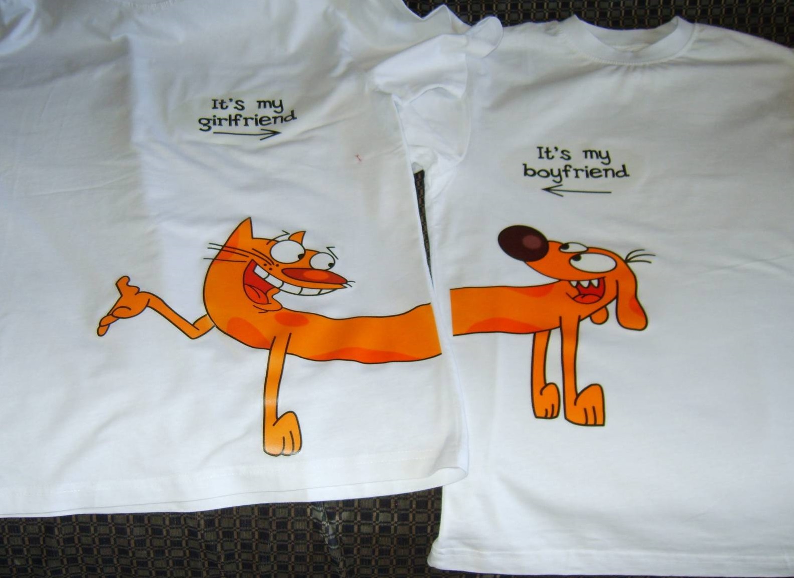 Печать наклеек на футболки