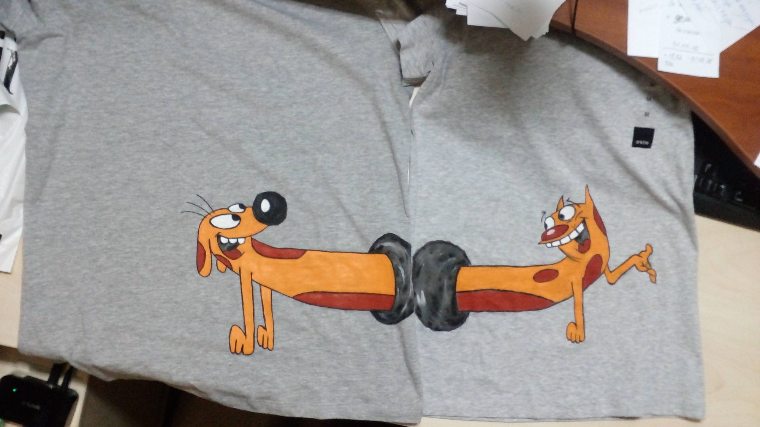 Печать наклеек на футболки