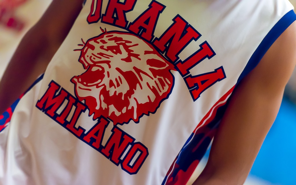 Печать наклеек на футболки