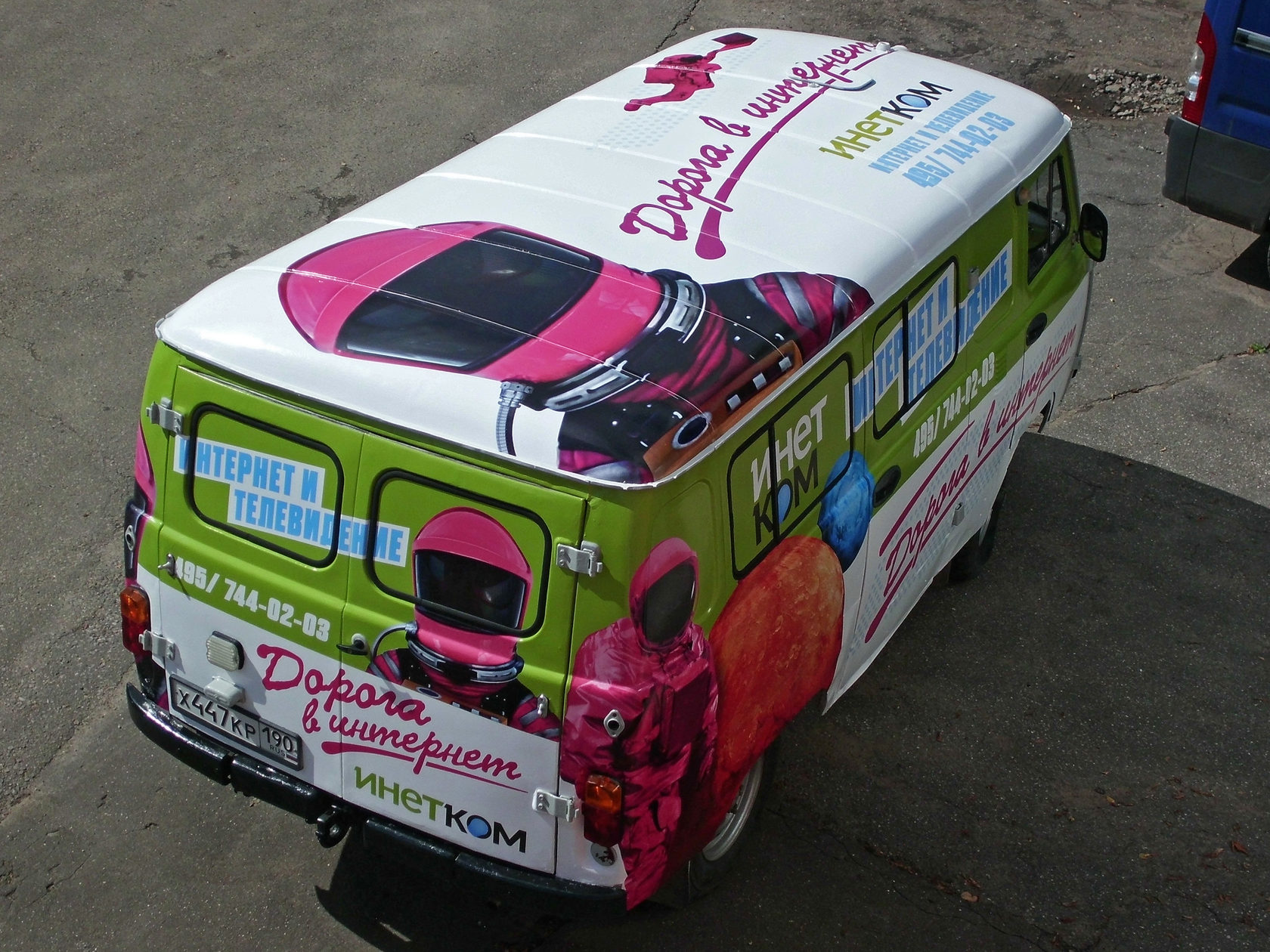 Печать наклеек на машину