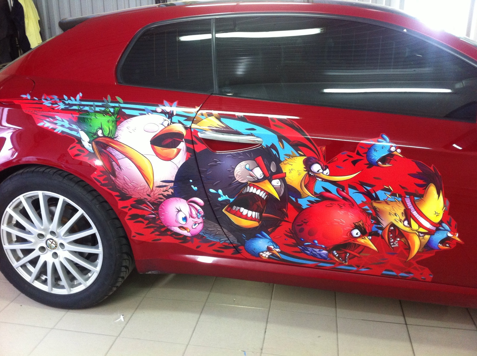 Печать наклеек на машину