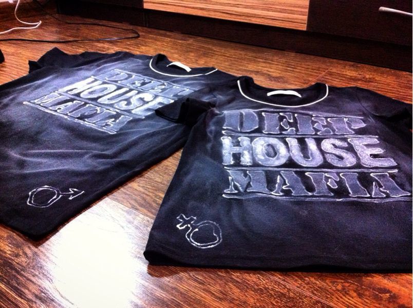 Печать наклеек на одежду