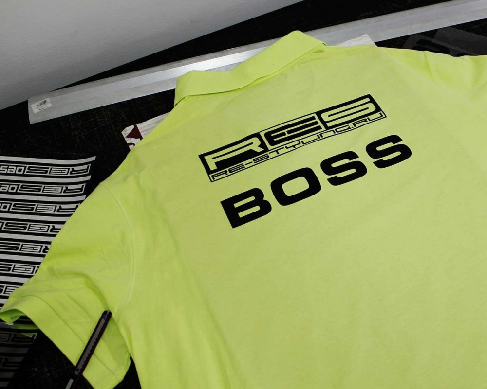 Печать наклеек на одежду