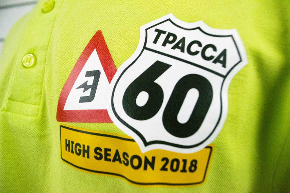 Печать наклеек на одежду