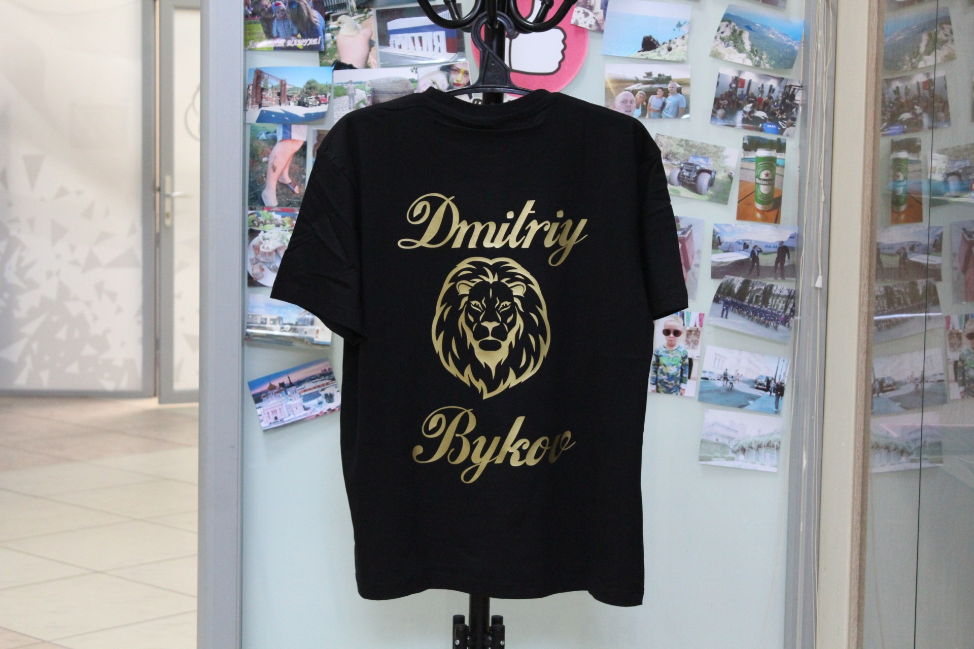 Печать наклеек на одежду