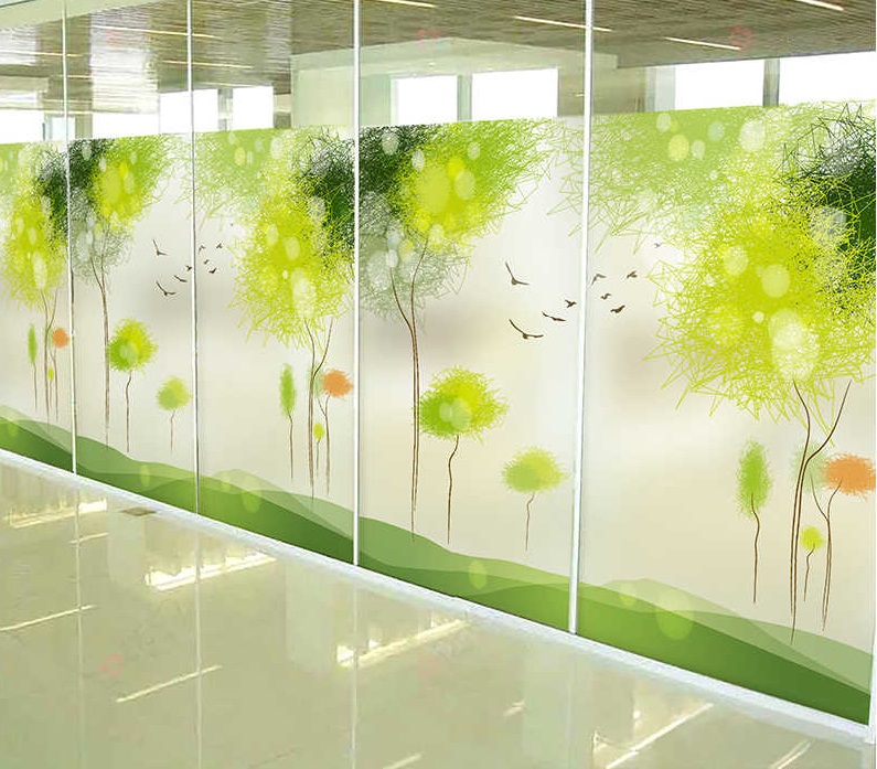 Печать наклеек на стекло витрины