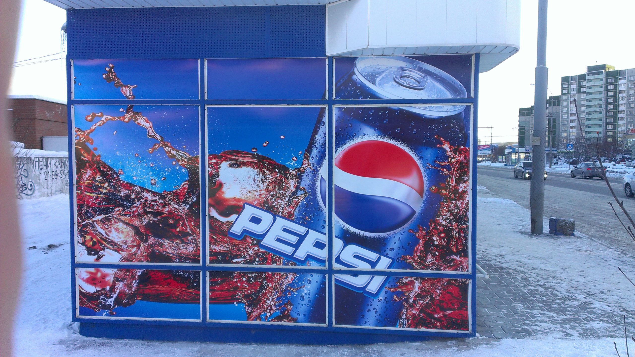 Печать наклеек на окна