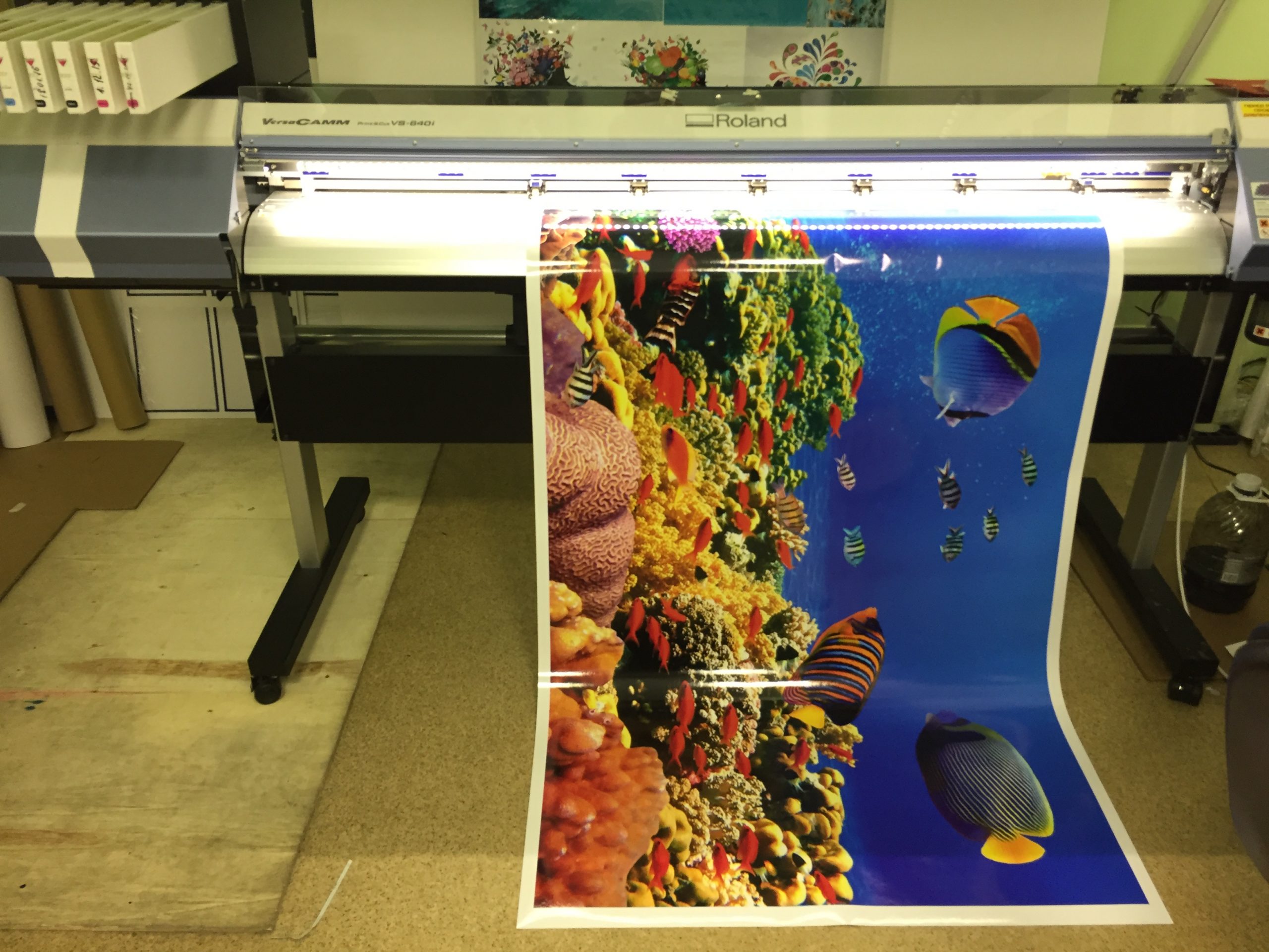 Печать широкоформатных наклеек