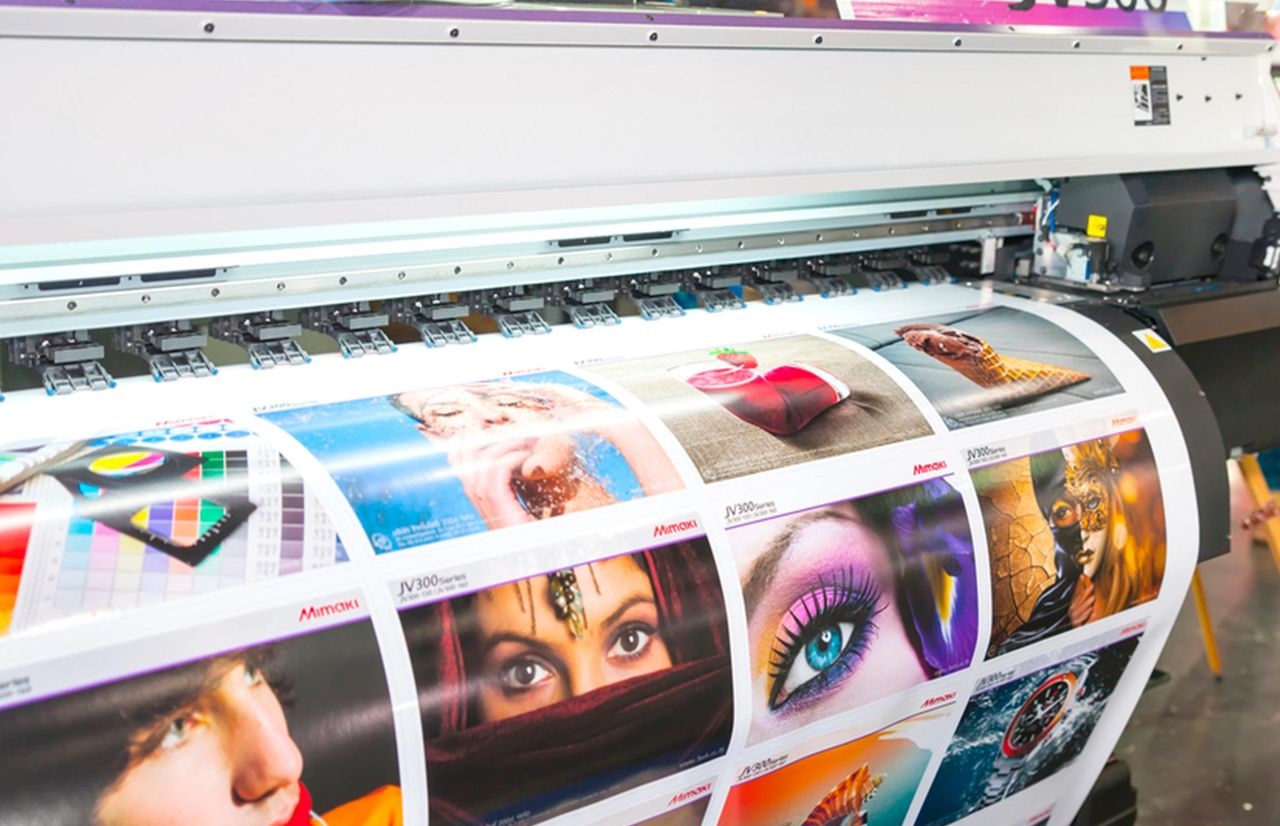 Печать широкоформатных наклеек