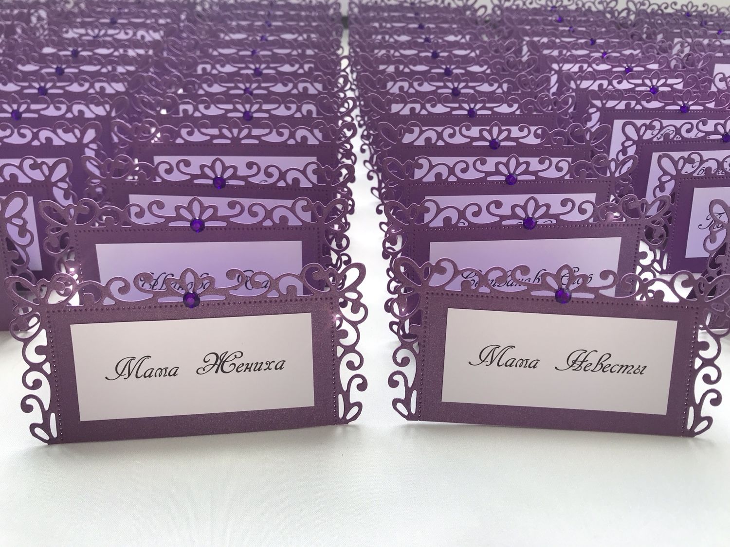 Изготовление рассадочных банкетных карточек для свадьбы