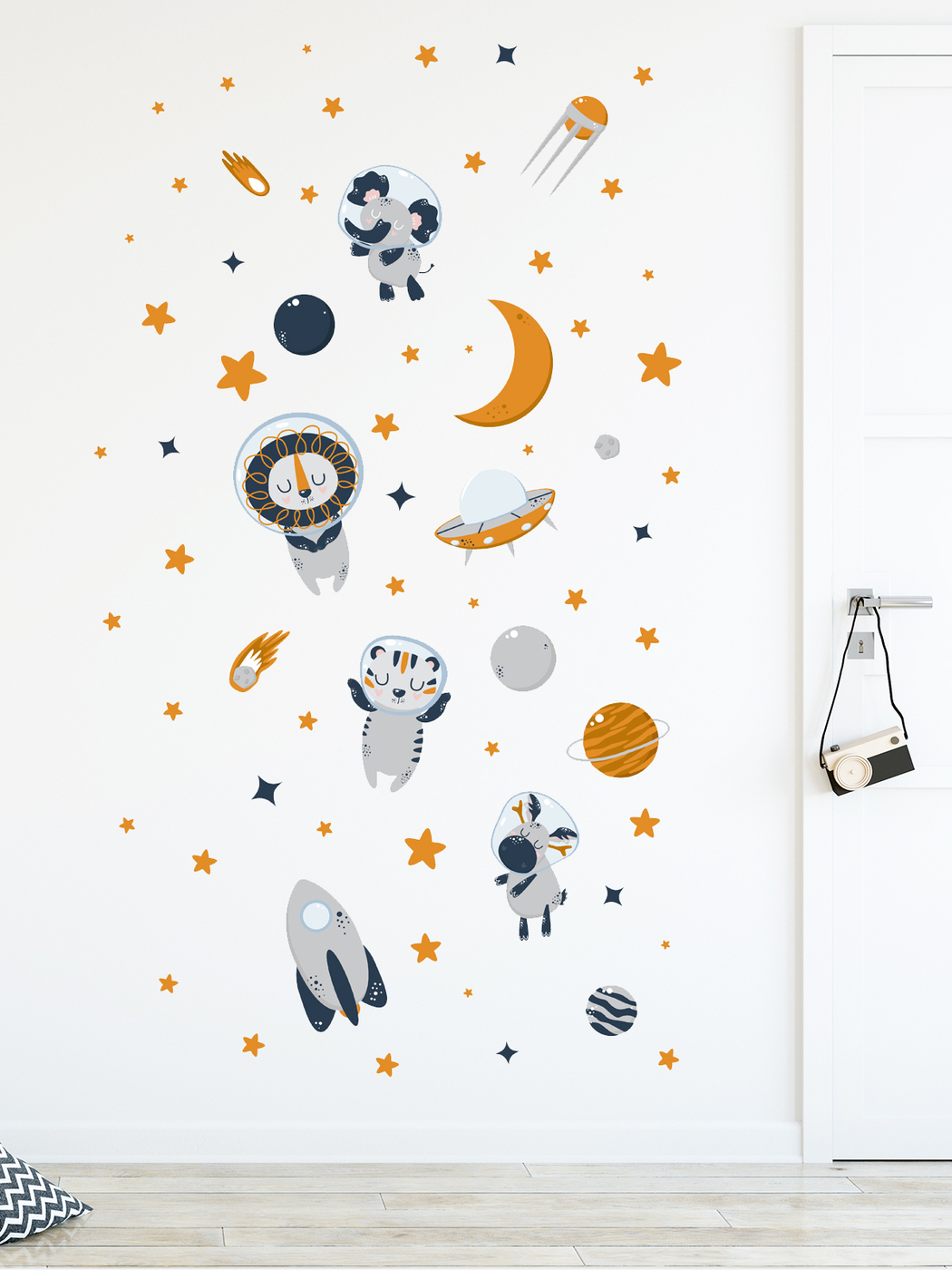 Печать интерьерных наклеек космос