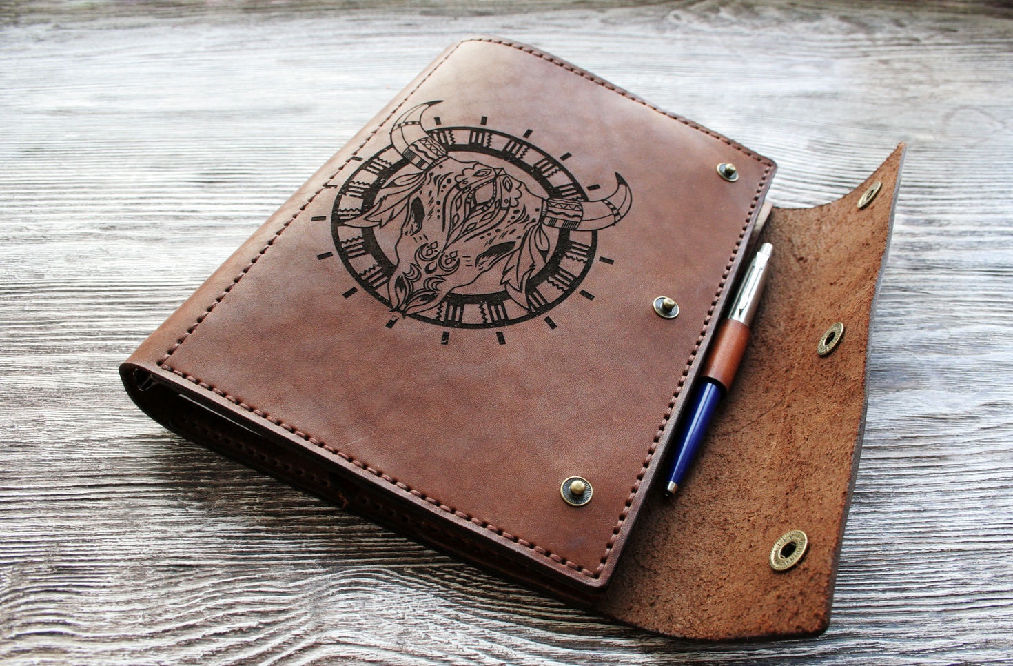 Изготовление блокнотов из кожи