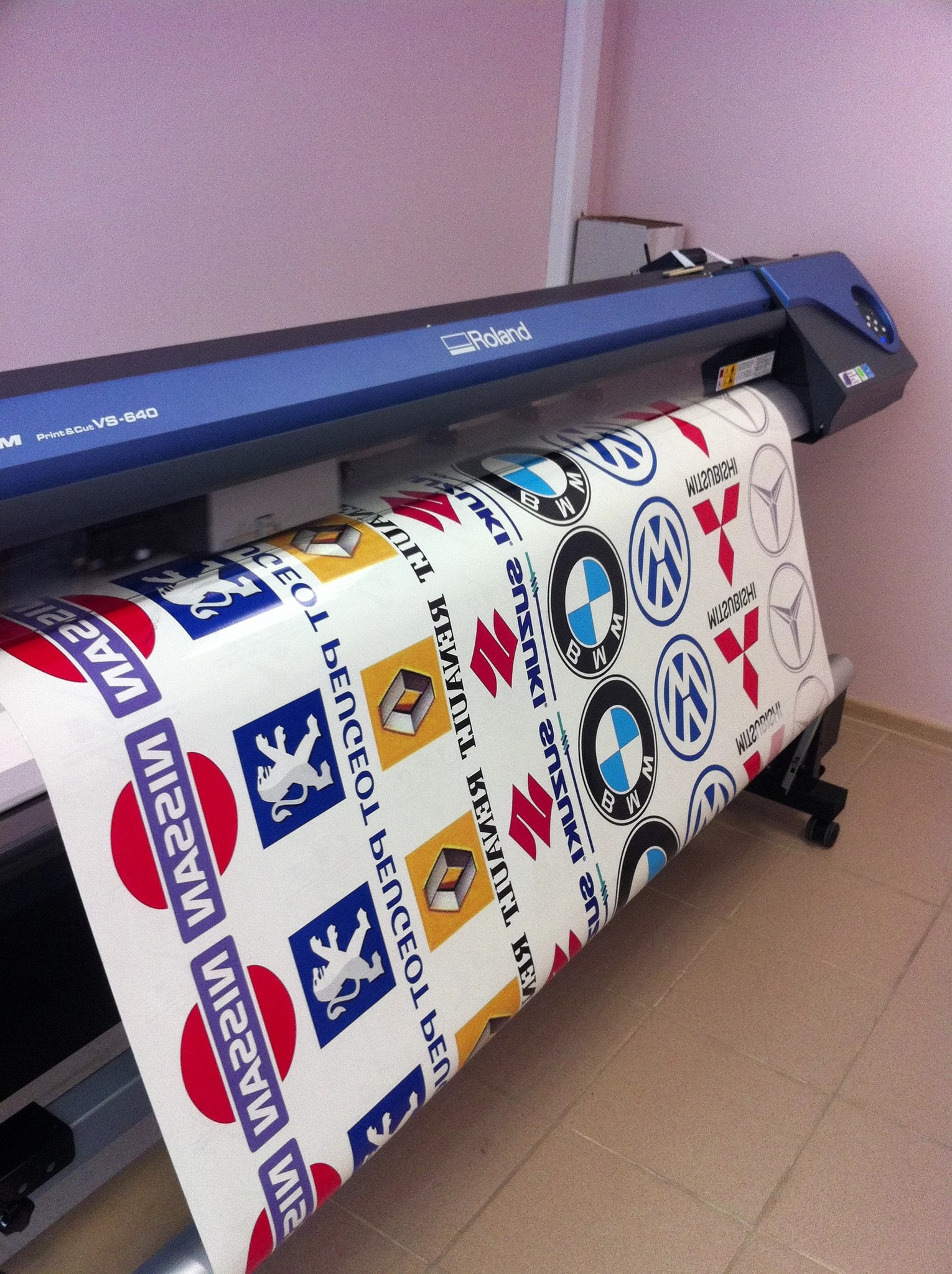 Печать наклеек большого формата