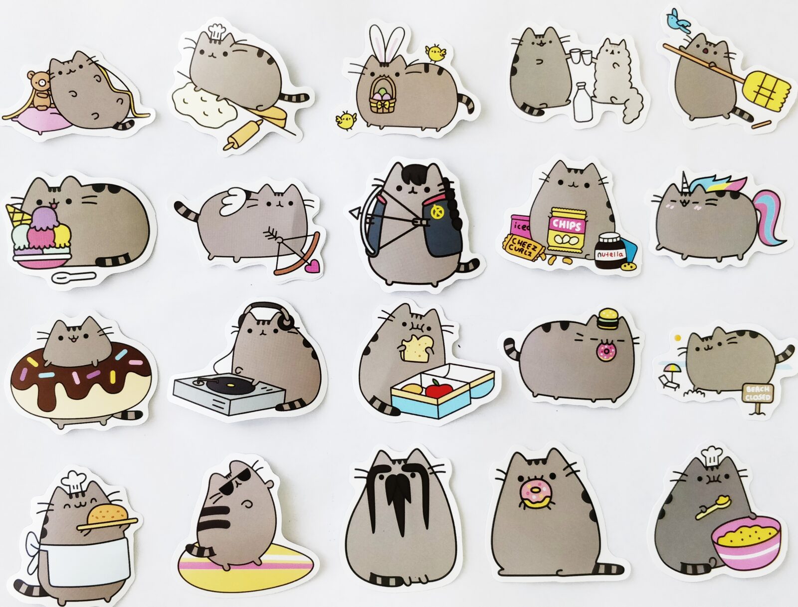 Печать наклеек котиков