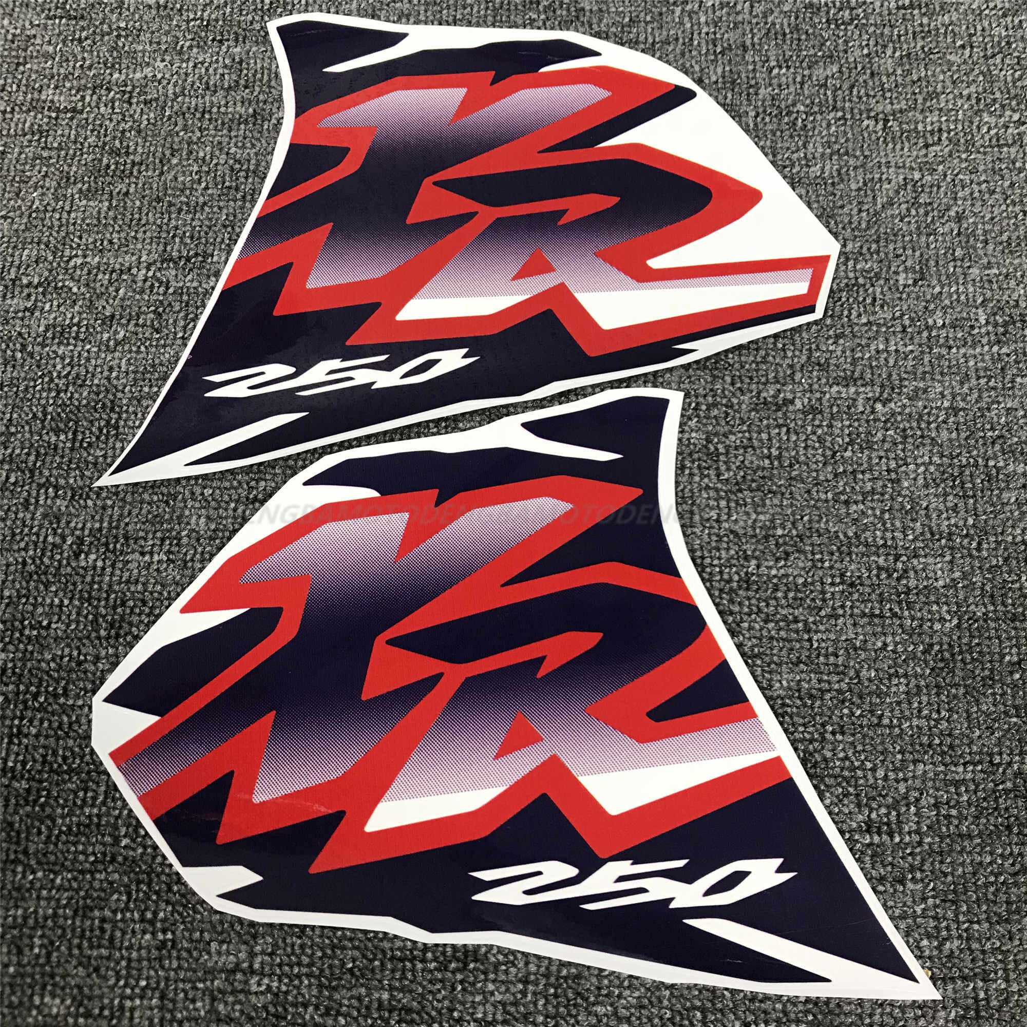 Печать наклеек на мотоцикл