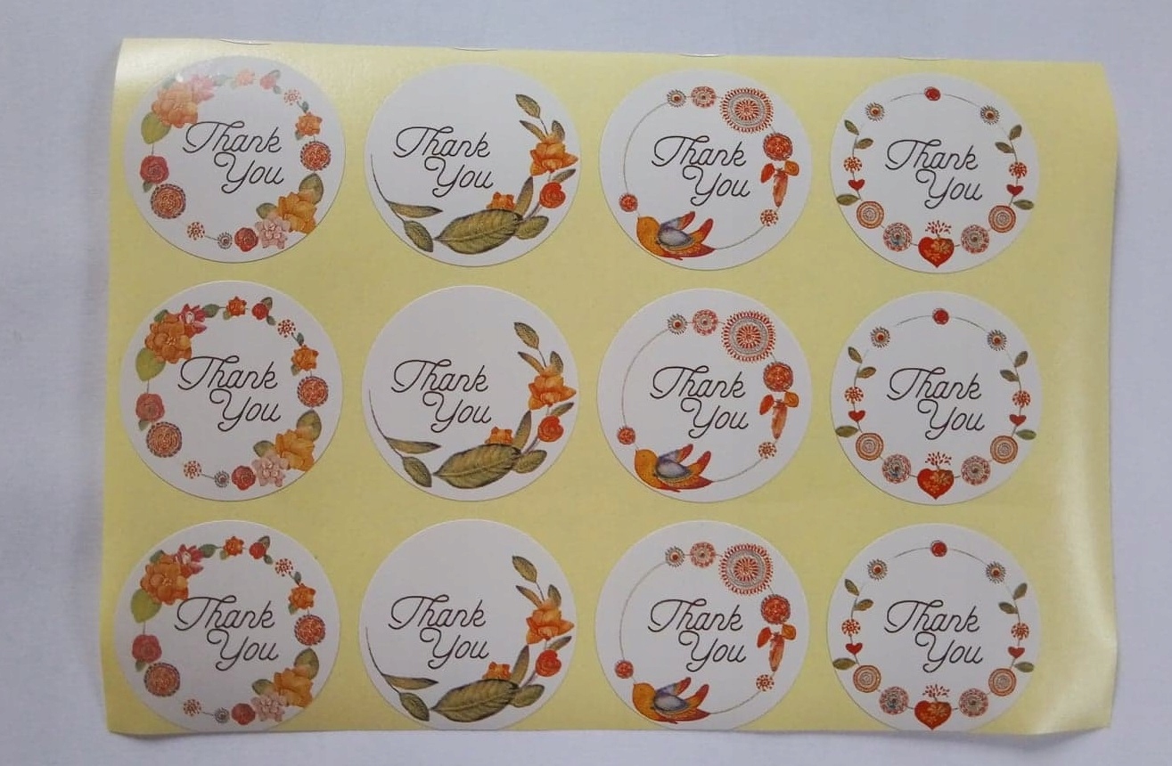 Печать наклеек разного цвета