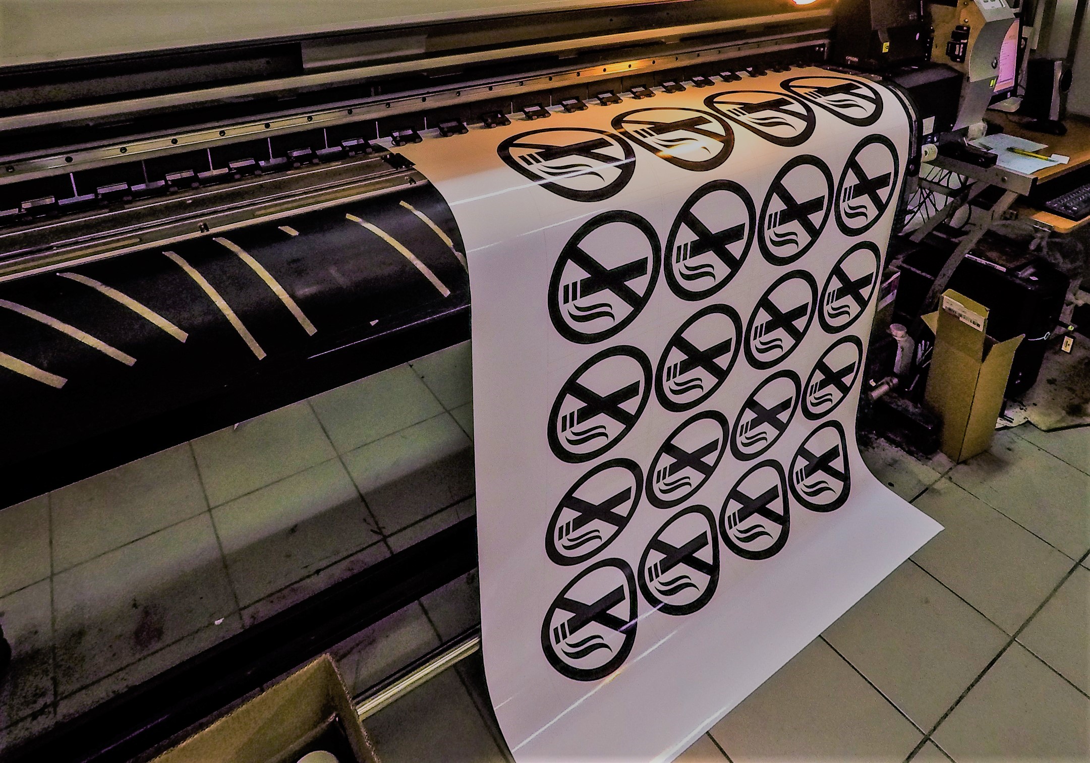 УФ печать наклеек