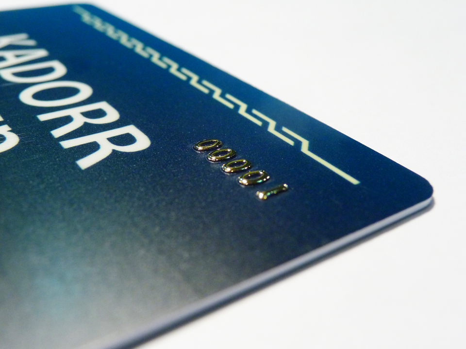 Изготовление пластиковых карт с эмбоссированием на заказ