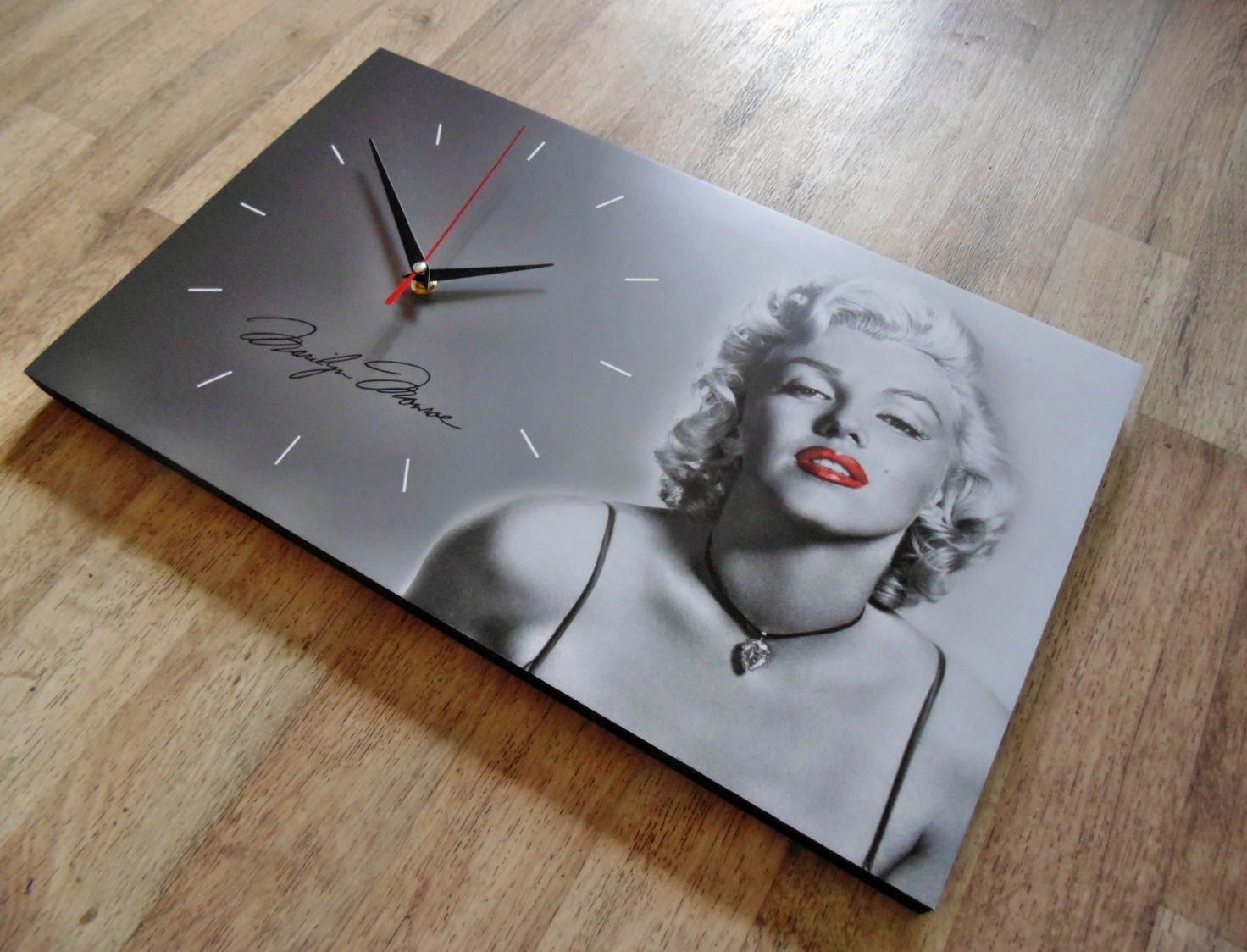 Печать фото на часах