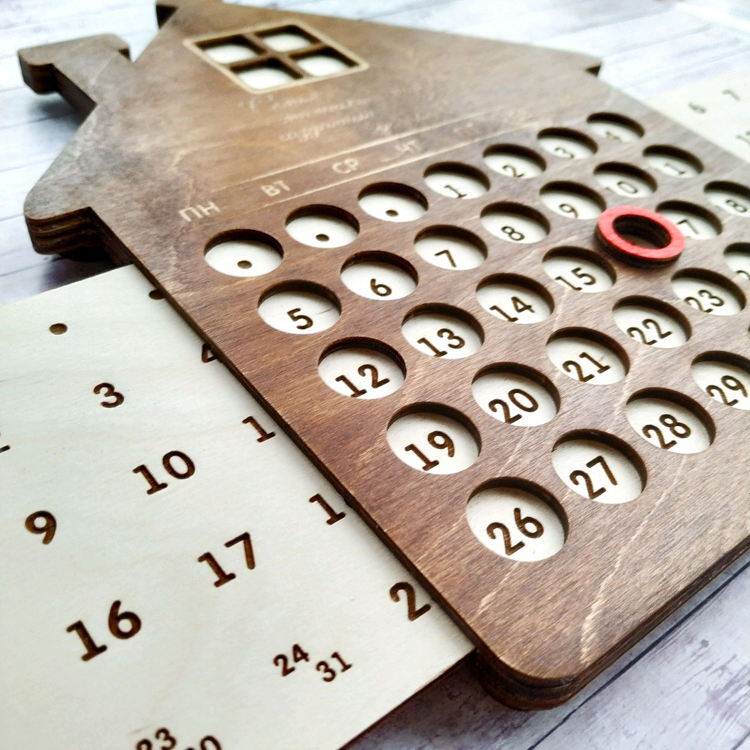 Изготовление деревянных календарей-домиков