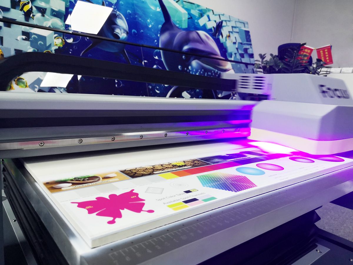 Печать на пластике: подробнее о технологии