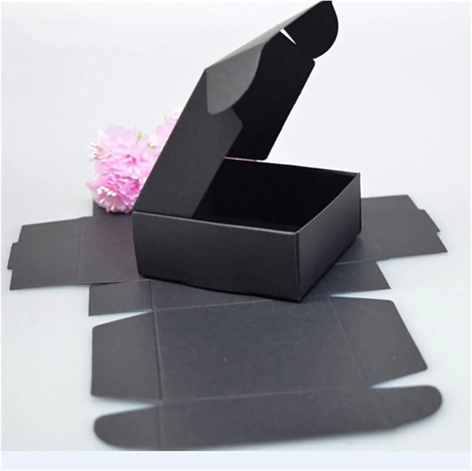 Черные упаковочные коробки