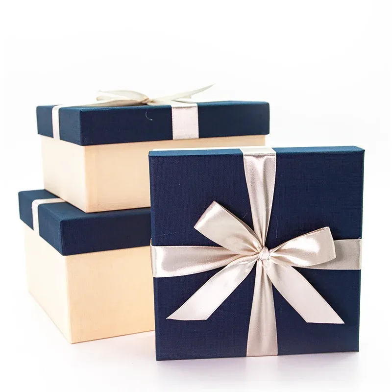 Цветные упаковочные коробки