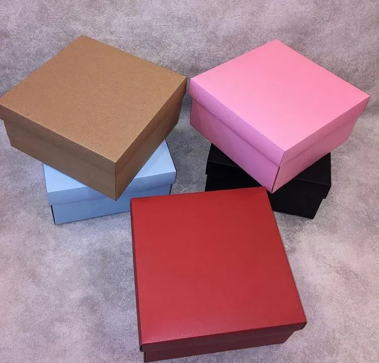 Упаковочные коробки по цвету