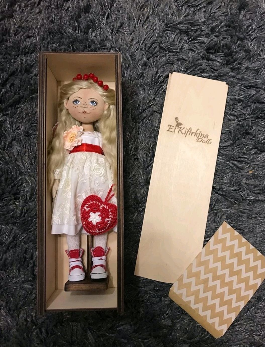 Картонная упаковка для кукол