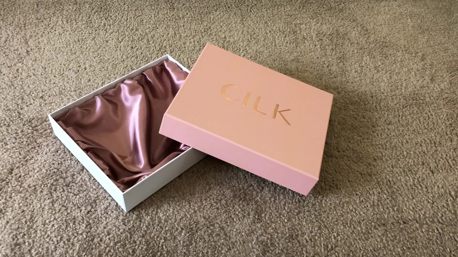 Картонные коробки для одежды