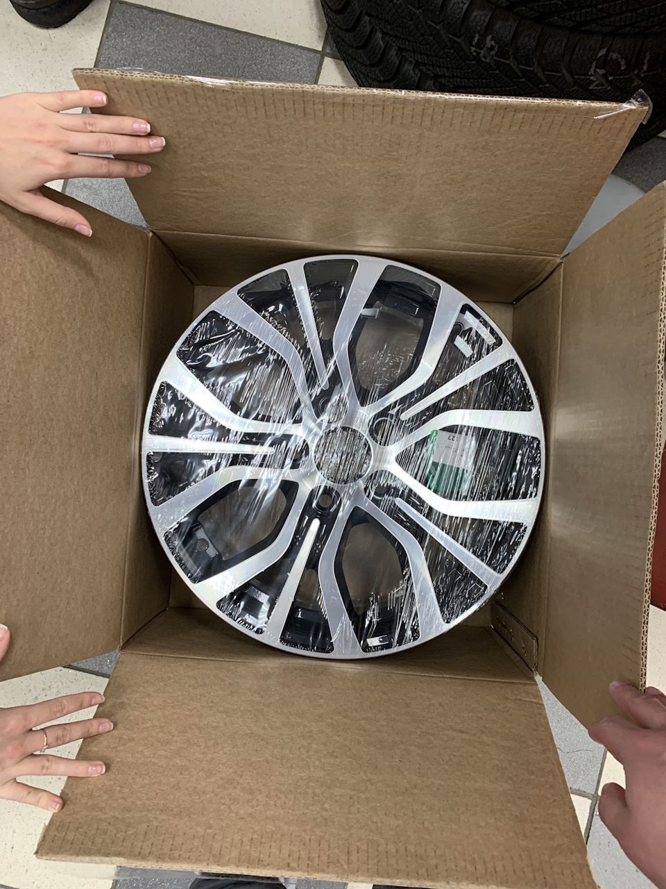 Коробки для автомобильных дисков