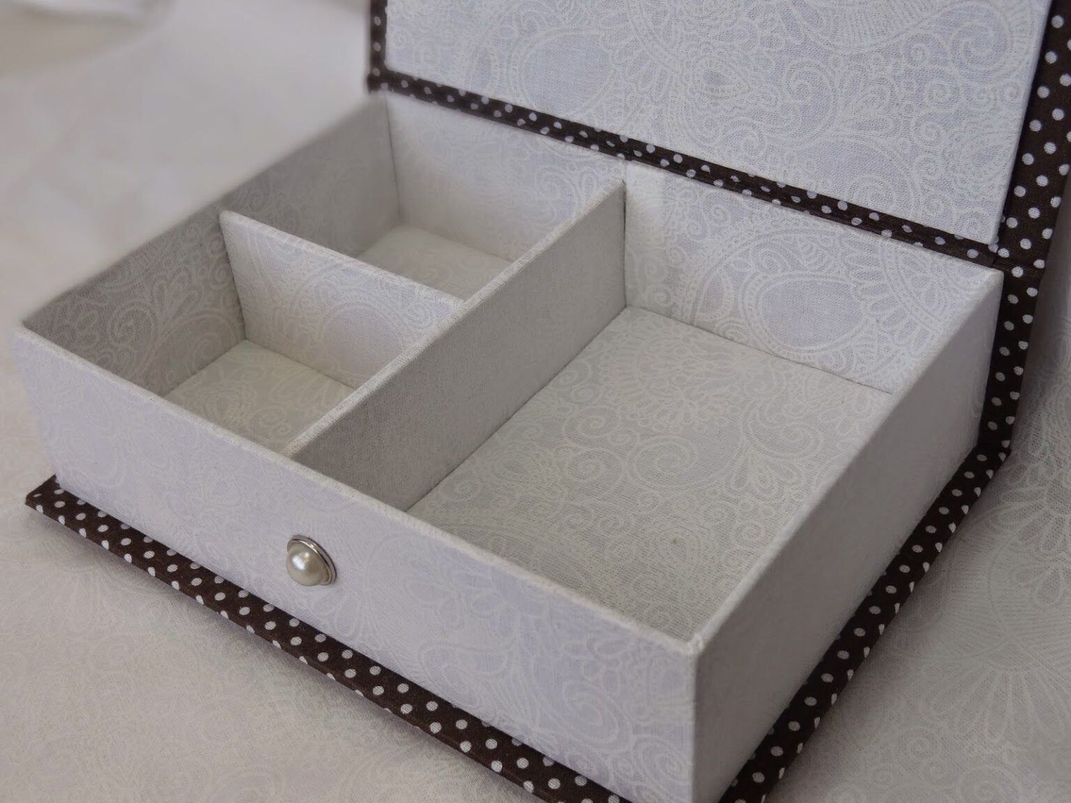 Коробки для одежды, обуви и аксессуаров