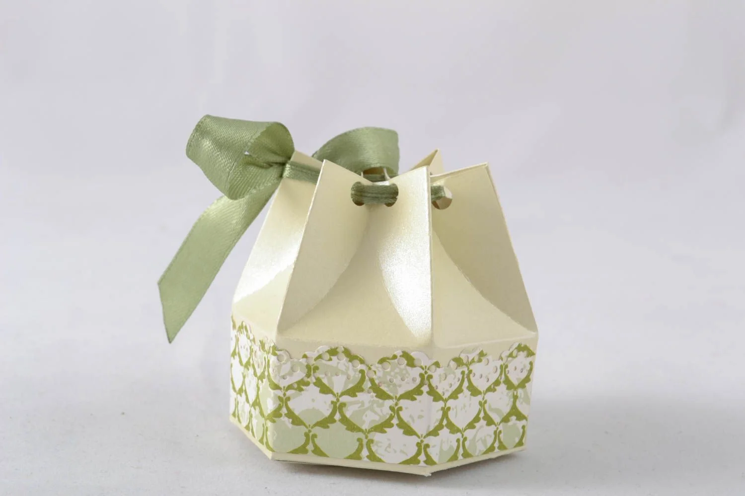 Картонные бонбоньерки