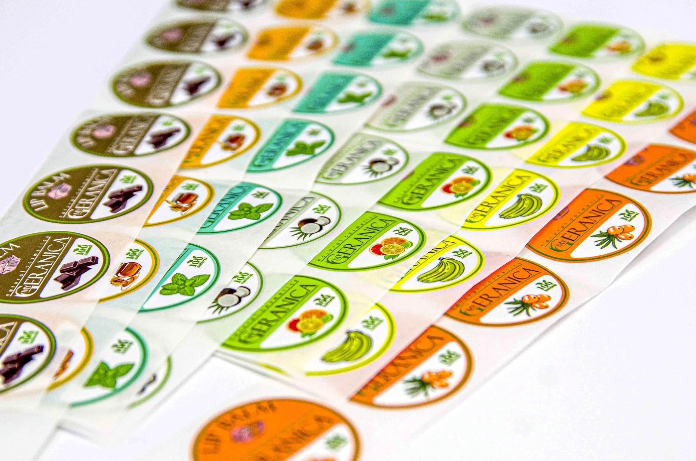 Печать круглых наклеек на самоклеющейся бумаге