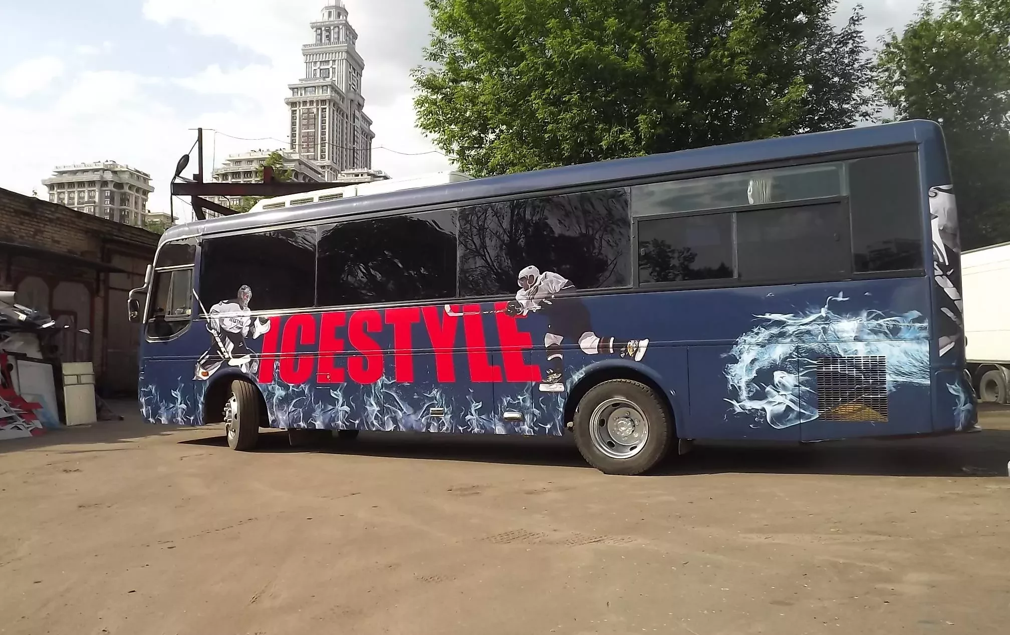 Печать наклеек на автобус