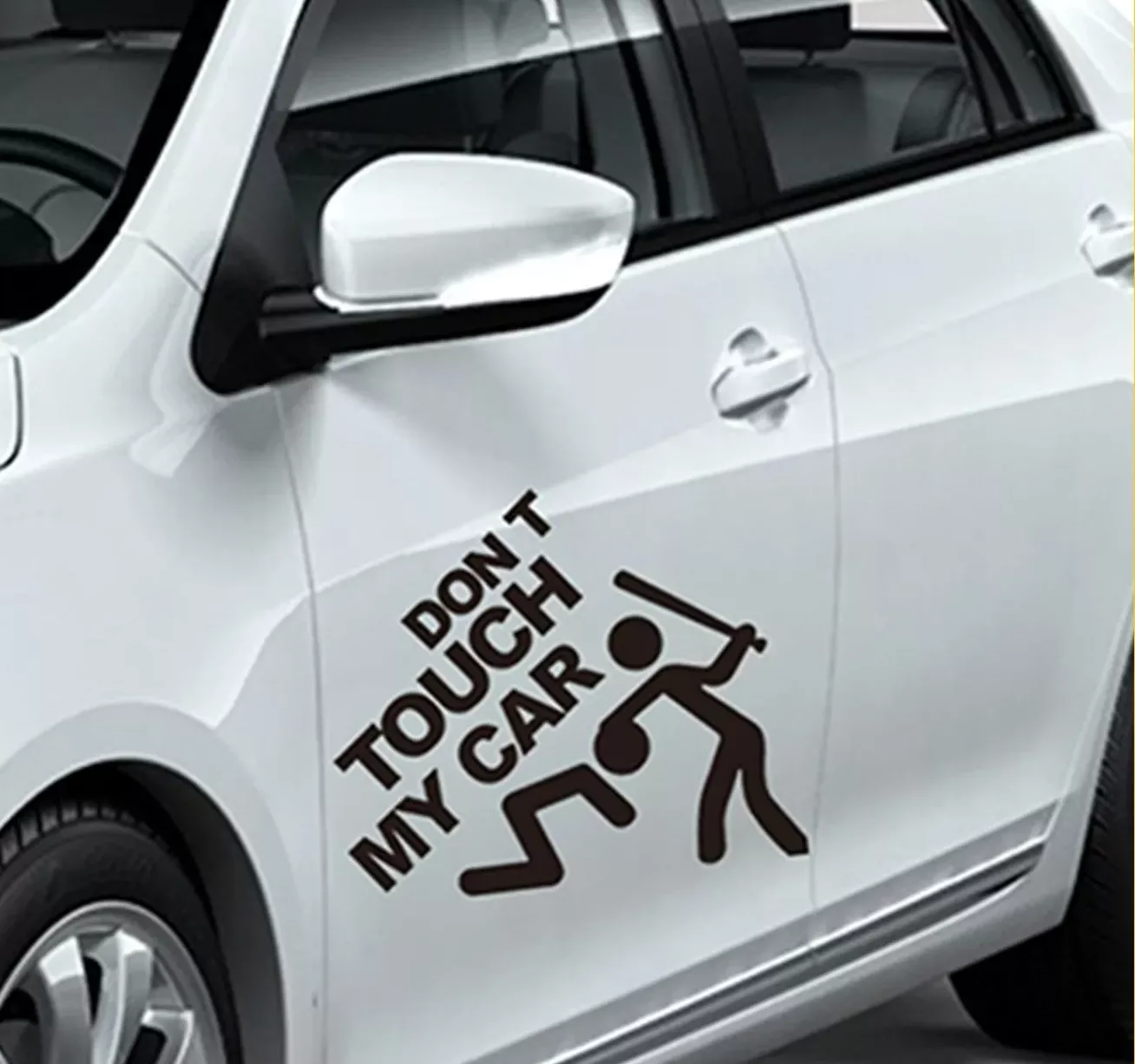 Печать наклеек на двери автомобиля