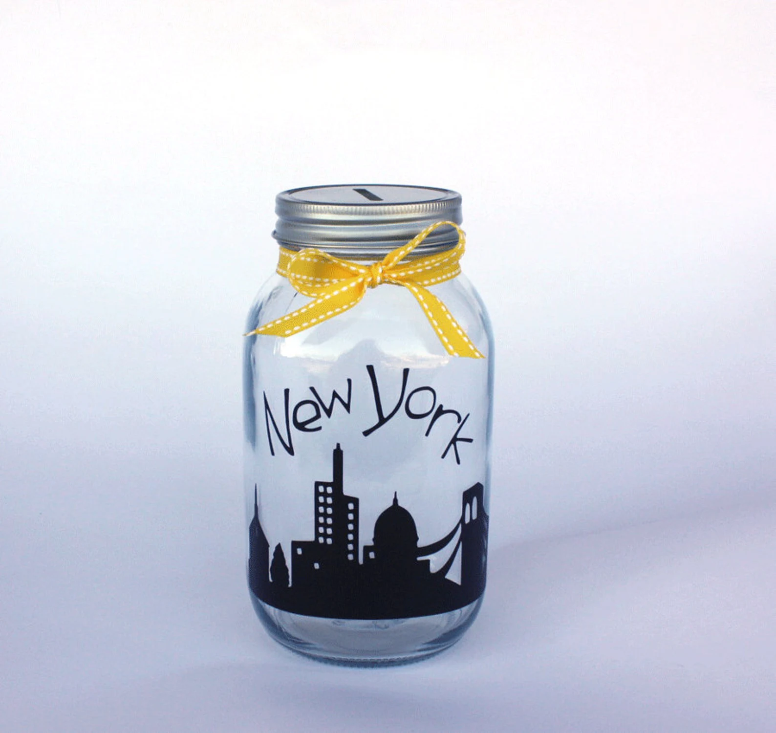 Печать наклеек на копилку из банки