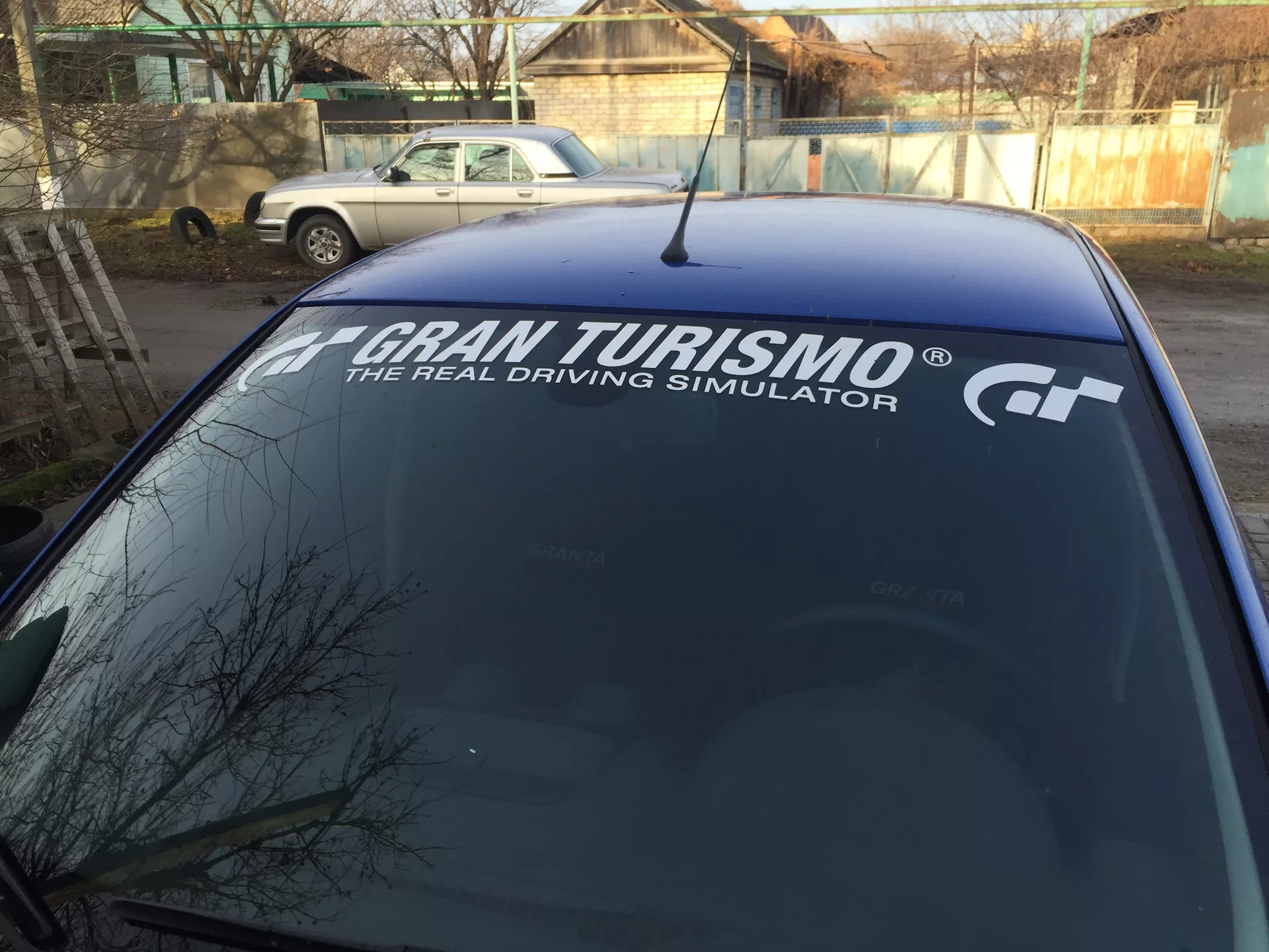 Печать наклеек на лобовое стекло автомобиля