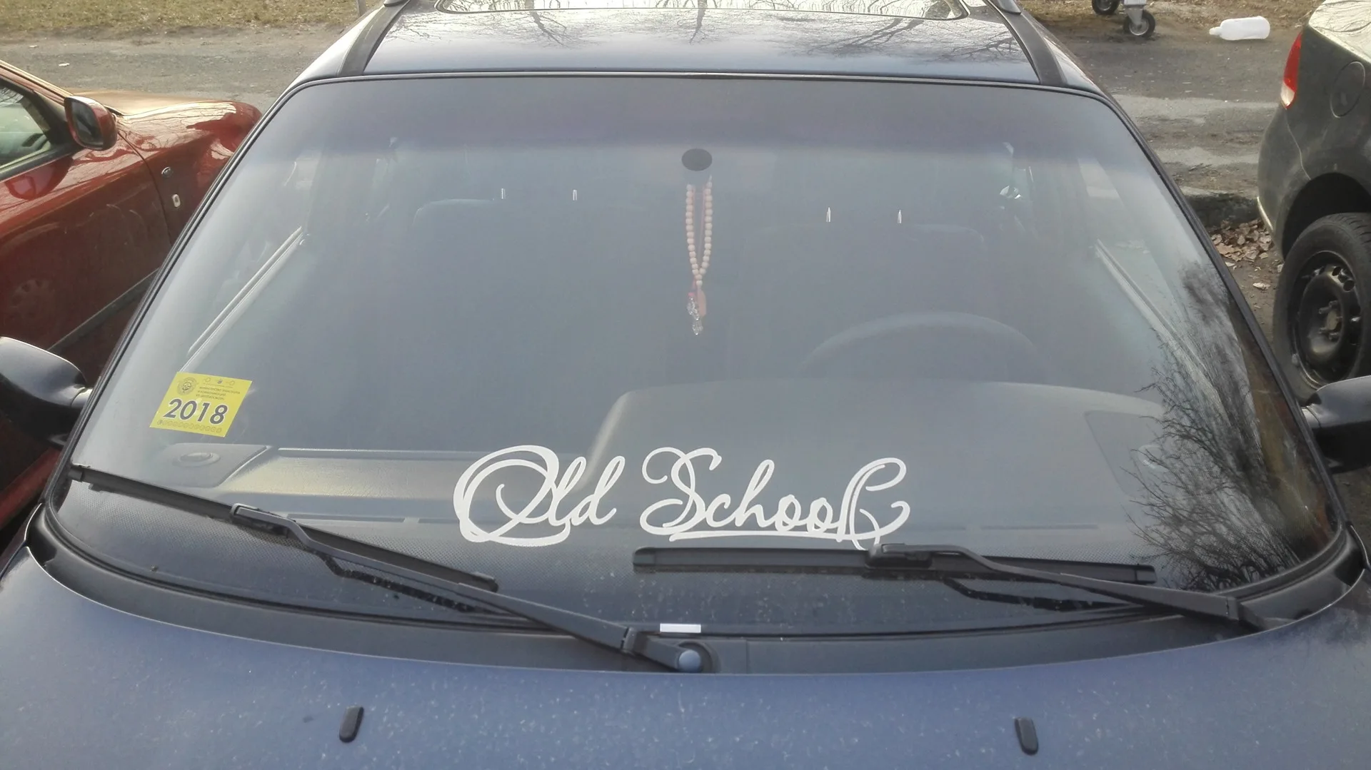 Печать наклеек на лобовое стекло автомобиля